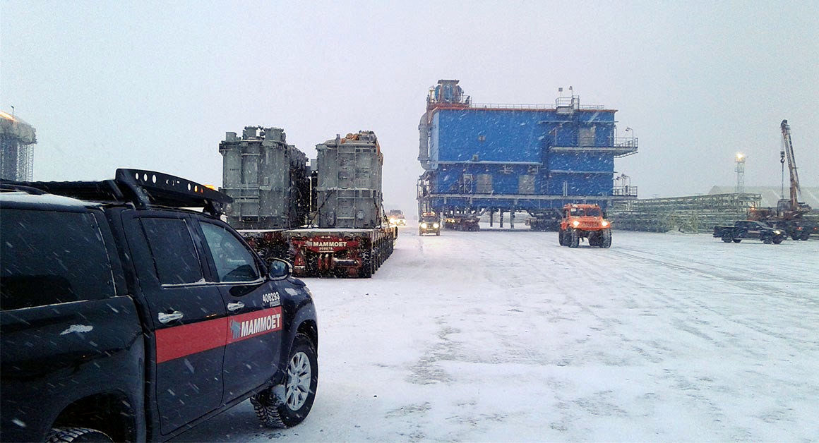 Mammoet use SPMT offload the longest LNG project module in Yamal, Russia, www.heavyliftphoto.com