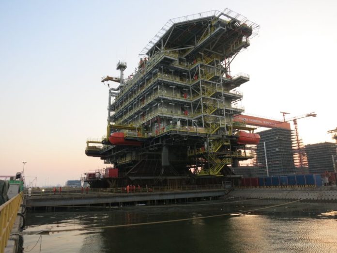 ALE 4,000 ton loadout and offshore install living quarter and utility