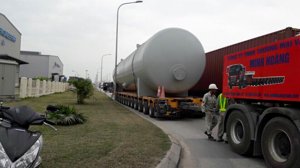Hoàng Ngọc Phát transport giant tank with CHINAHEAVYLIFT manufactured Goldhofer THP/SL model Modular Trailer in Vietnam, www.heavyliftphoto.com