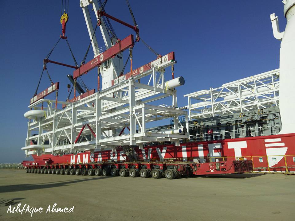 Lift & Shift 24 axle lines 3 file SPMT in Oman for Rabab Harweel Integrated Project, www.heavyliftphoto.com