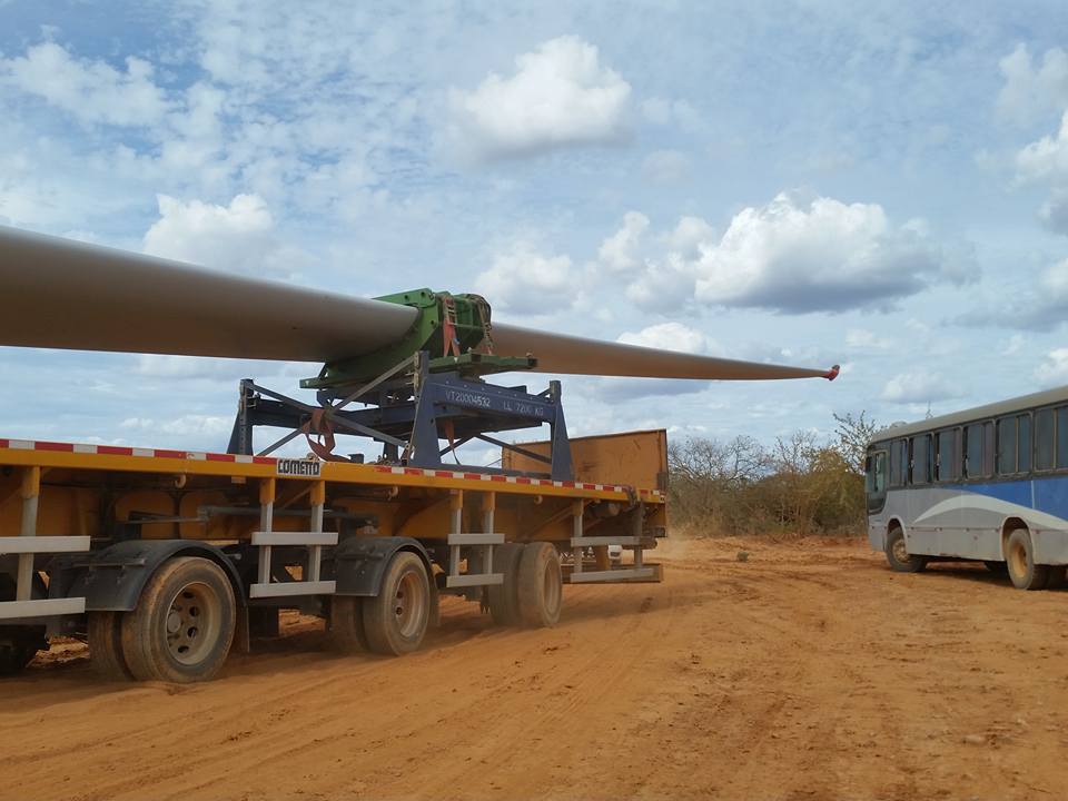 Cometto telescopic trailer for wind blade transportation in Brazil, www.heavyliftphoto.com